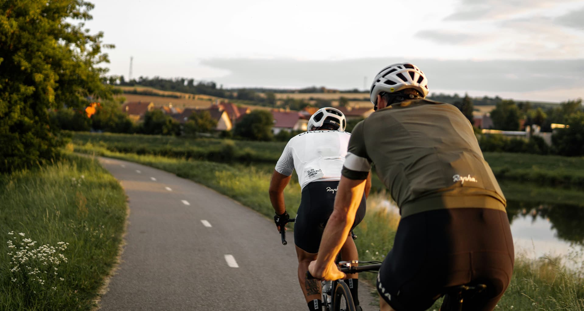 radfahren am see